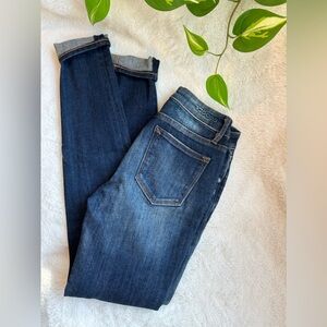 Vigoss jagger skinny blue wash with knee holes, cuffed hem